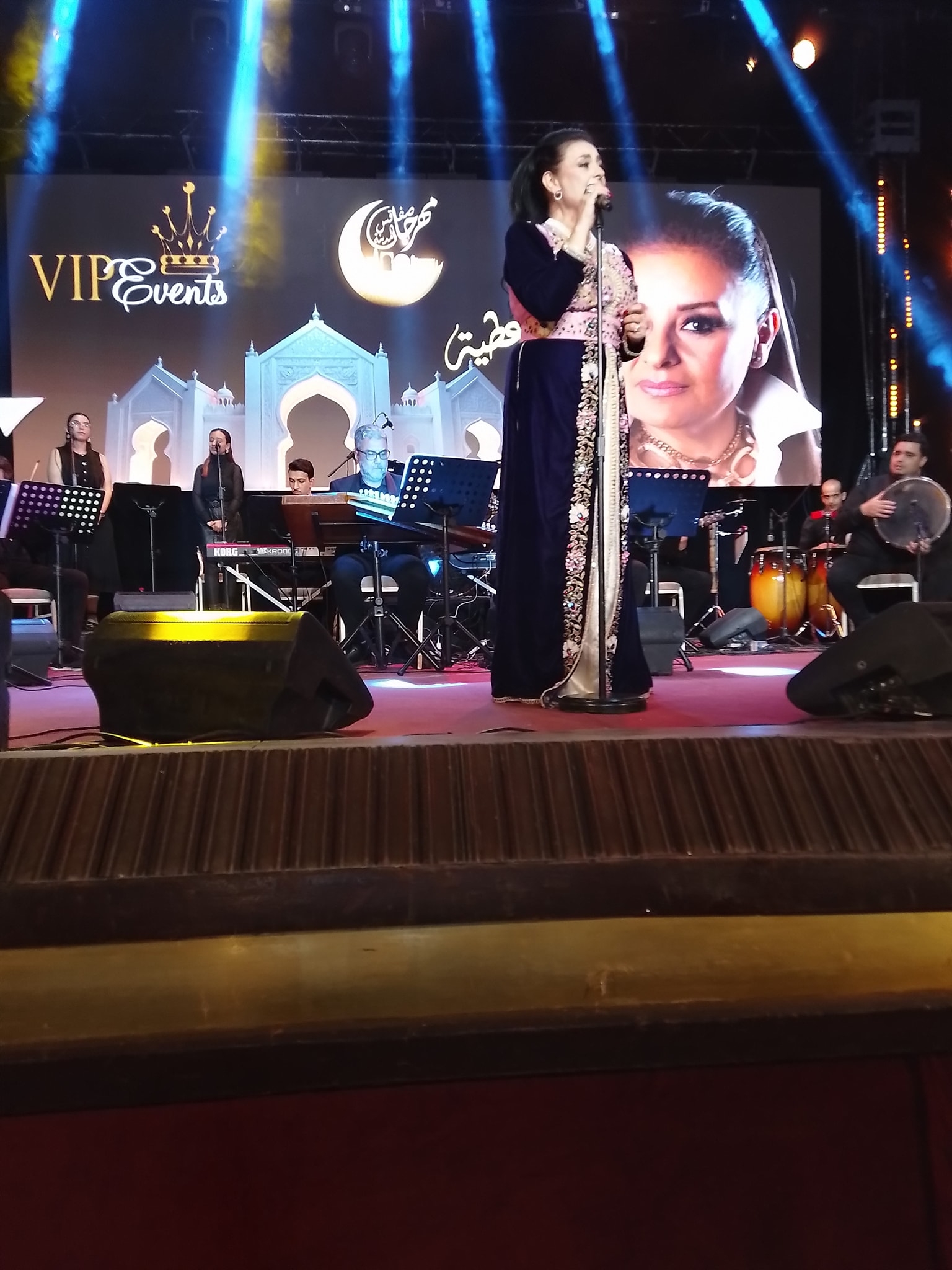 مهرجان المدينة بصفاقس : بعد طول غياب ... الفنانة نجاة عطية تمتع جمهورها في سهرة طربية بامتياز