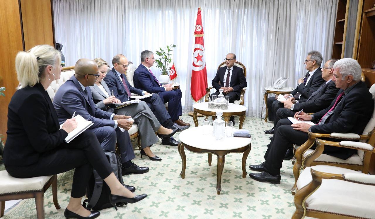 وزير التجهيز وممثل البنك الاوربي للاستثمار يتفقان على مواصلة النظر في المشاريع المطروحة وفقا لأولويات الوزارة