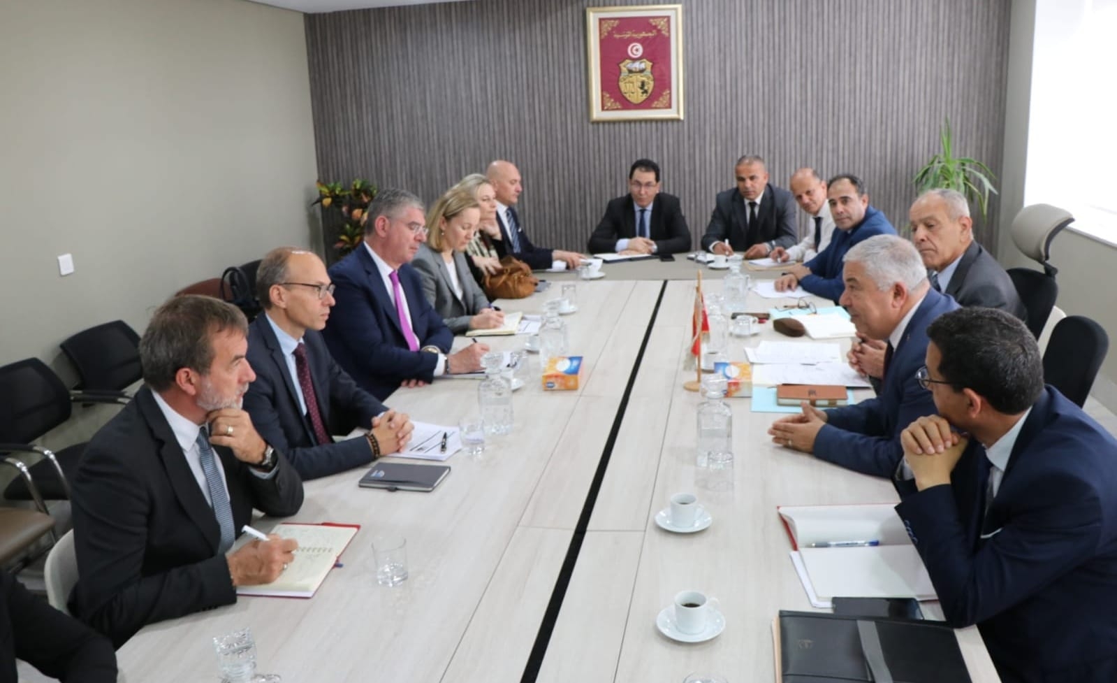 وزير البيئة يبحث ونائب رئيس البنك الاوروبي للاستثمار أهم الأولويات الوطنية في المجال البيئي