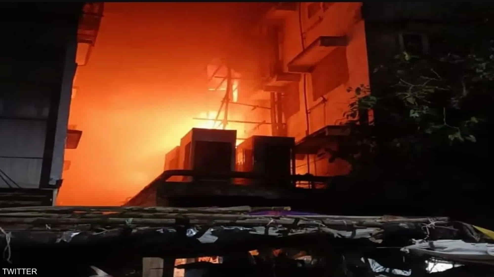 الهند.. حريق هائل في فندق بكولكاتا يودي بحياة 14 شخصا