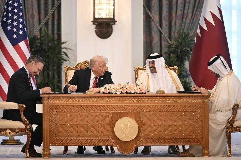 بعد مشاورات مغلقة.. أمير قطر وترامب يشهدان توقيع اتفاقيات