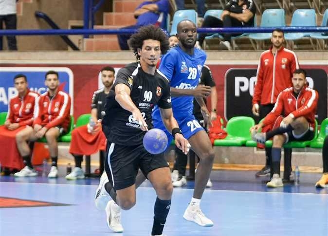 كاس افريقيا للاندية الفائزة بالكأس لكرة اليد (رجال): الاهلي المصري يفوز على مواطنه الزمالك 31-28 ويحرز اللقب القاري