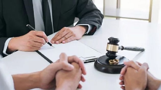 الطلاق بالتراضي لدى عدول الإشهاد يثير جدلاً مجتمعياً وقانونياً واسعاً في تونس