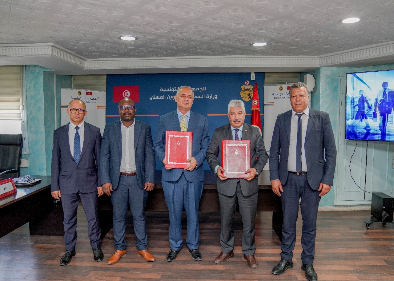 وزير التشغيل يعلن عن اطلاق برنامج دعم تنافسية المؤسسات والتمكين الاقتصادي للمواطنين عبر إحداث مواطن الشغل