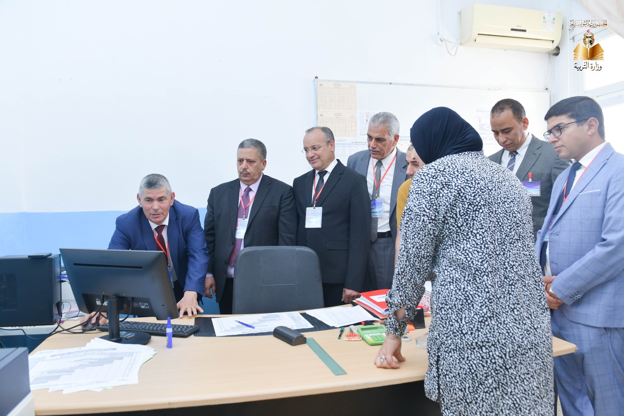 وزير التربية يؤدي زيارة الى مركز إصلاح الباكالوريا بالمهدية