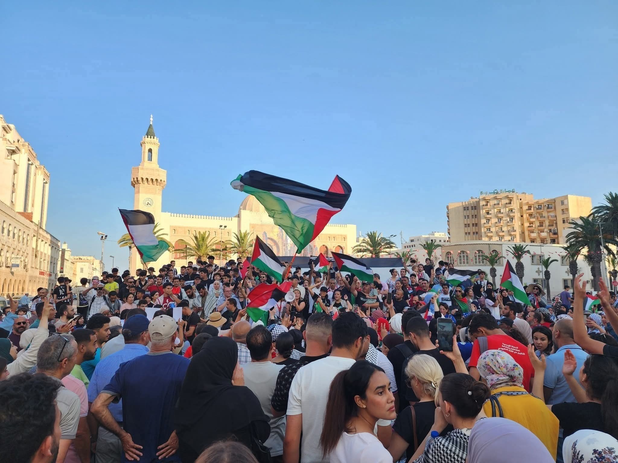 صفاقس والمنستير: وقفات تضامنية مع الفلسطينيين وقافلة الصمود العالقة في سرت الليبية