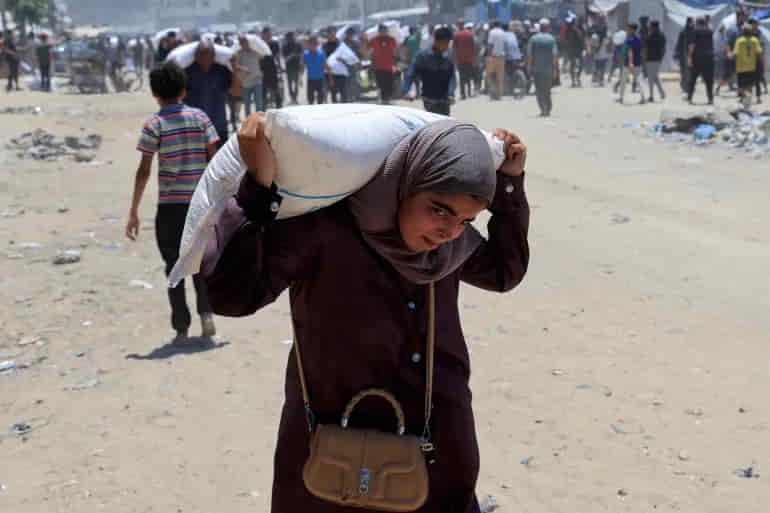 غزة توثق العثور على أقراص مخدرة داخل أكياس الطحين