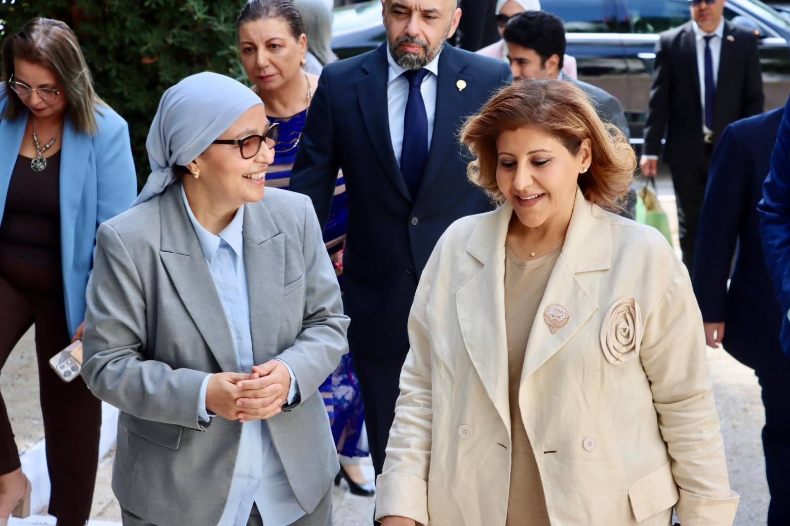 وزيرة الأسرة تبحث مع مساعدة وزير الخارجية الكويتي لشؤون حقوق الإنسان سبل تعزيز التعاون الثنائي بين البلدين