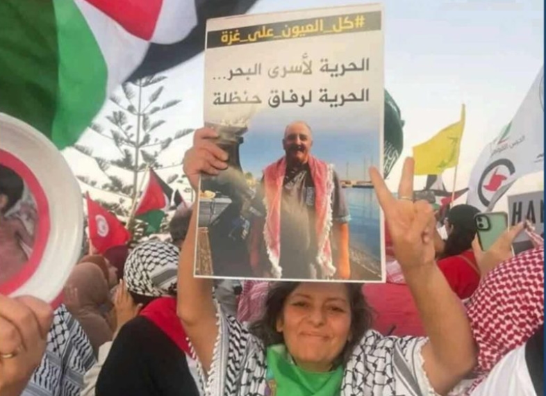 التونسي حاتم العويني المشارك في سفينة "حنظلة" رفض الترحيل في انتظار عرضه على محكمة الاحتلال