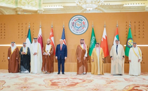 الزيارة أم الملاحة؟ المال أم الأيديولوجية؟ التحالف أم المرحلة؟