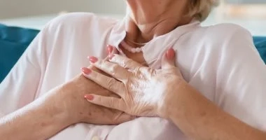 دراسة جديدة: علاج انسداد شرايين الرقبة قد لا يتطلب تدخلا جراحيا