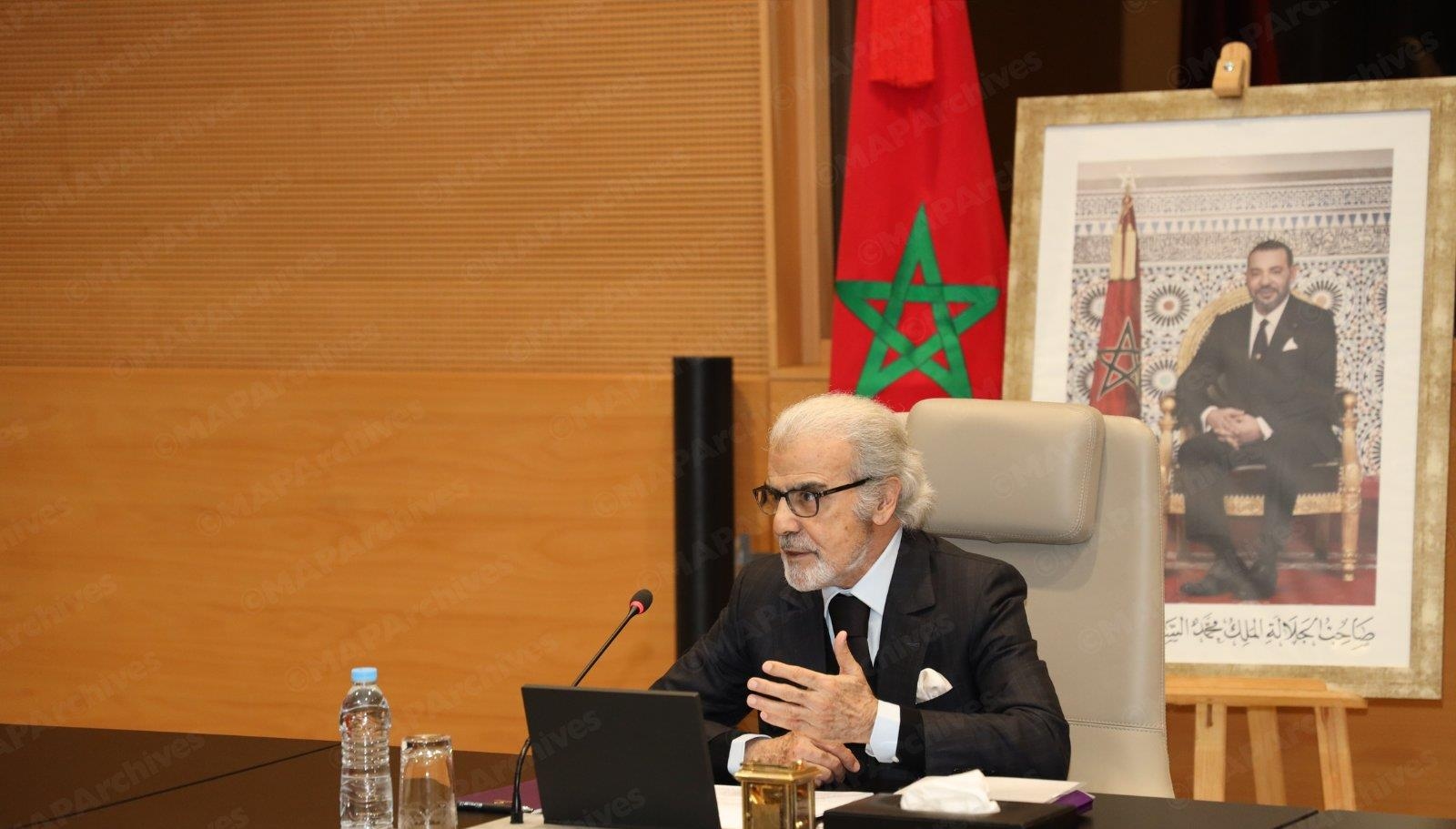 في ظل اللايقين العالمي.. والي بنك المغرب يُعدد أسباب الإبقاء على سعر الفائدة الحالي دون تغيير