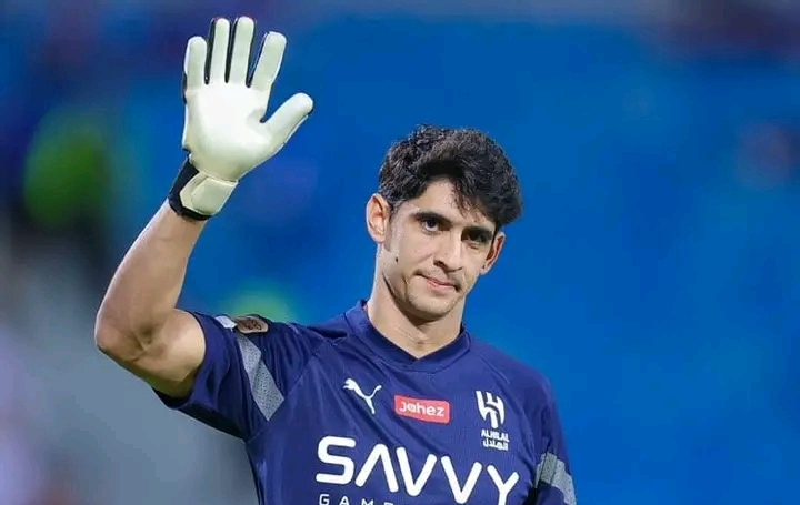 الهلال يتوصل إلى اتفاق مع ياسين بونو لتمديد عقده