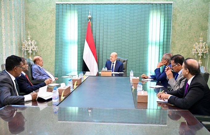 الرئيس العليمي يكشف لـ هيئة رئاسة البرلمان عن التهديد الحقيقي لتماسك تحالف القوى الجمهورية ويؤكد: نواجه واحدة من أصعب الأزمات التمويلية