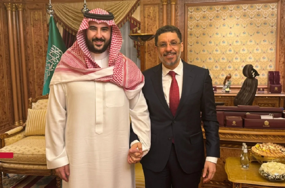 بن مبارك يلتقي الامير بن سلمان بعد استقالته.. لماذا؟