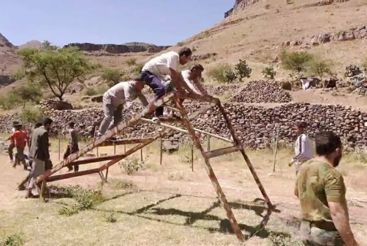 الحوثيون يستحدثون معسكرا تدريبيا غرب تعز