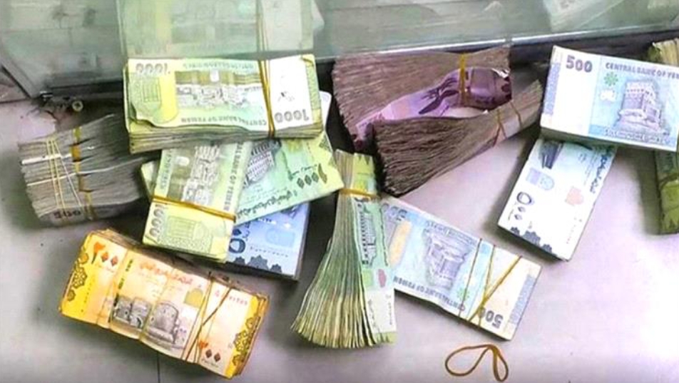 انهيار متسارع للريال اليمني والدولار يتجاوز 2650 ريالًا(اسعار الصرف)