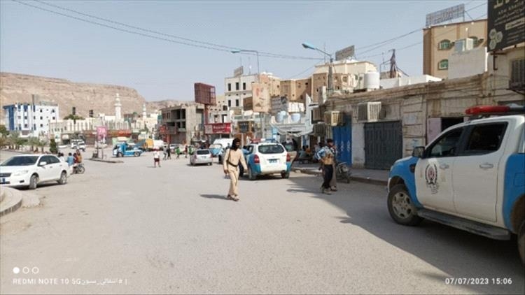 مداهمة ليلية تطيح بشبكة غير أخلاقية في سيئون.. والأمن يتوعد