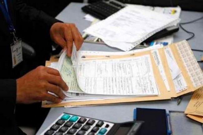 فتاح العلوي تعلن تشديد الرقابة على الفواتير المزورة.. والسنتيسي يتهم بنوكا بتسهيل عمل الشركات الوهمية