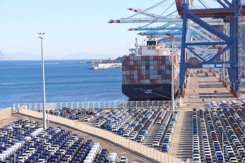المغرب يواصل جلب الاستثمارات رغم التحديات الجيوسياسية(تقرير)