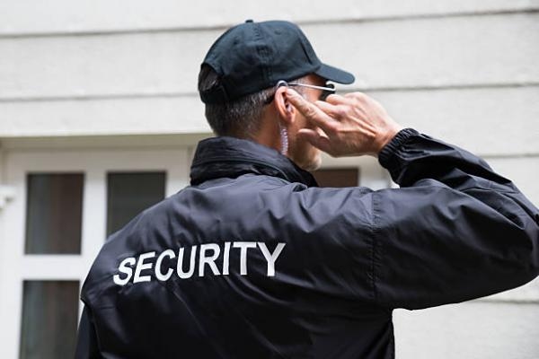 نقابي يتهم شركة بفرض 'عقود إذعان' على 'سيكيريتي' ا