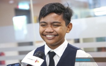 Food Delivery Worker's Son Tops Selangor's Library Charts With 1,378 Books Borrowed