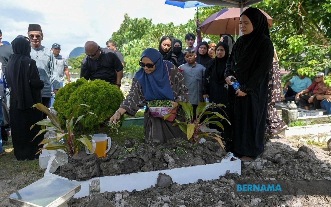 Fauziah Rauf Laid To Rest In Selayang