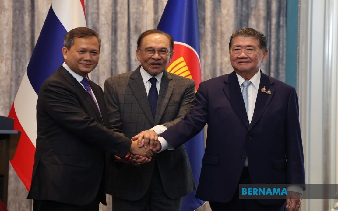 Anwar's Diplomacy Secures Cambodia-Thailand Truce, Boosts ASEAN Spirit