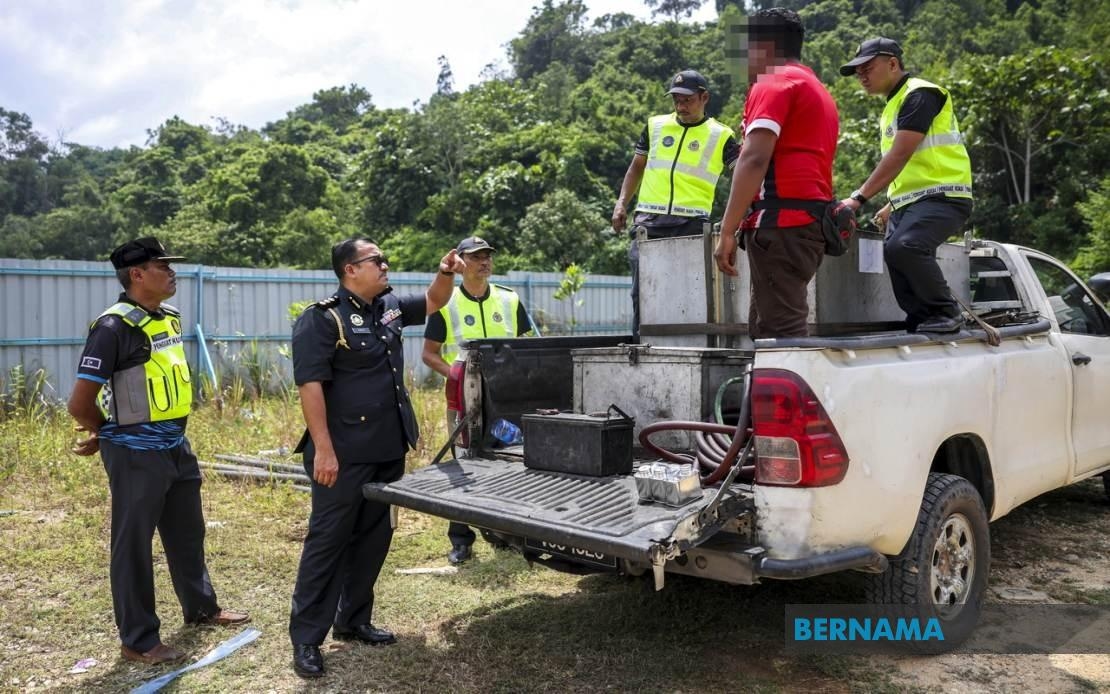 Ops Tiris: Pahang KPDN Seizes 17,000 Litres Of Diesel Stored Without Permit