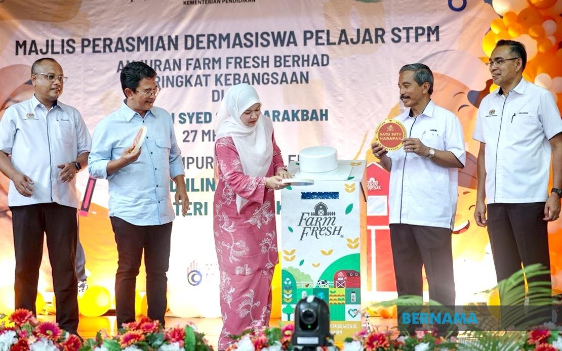 Farm Fresh STPM Bursary: 500 B40 Students To Receive RM100 Monthly