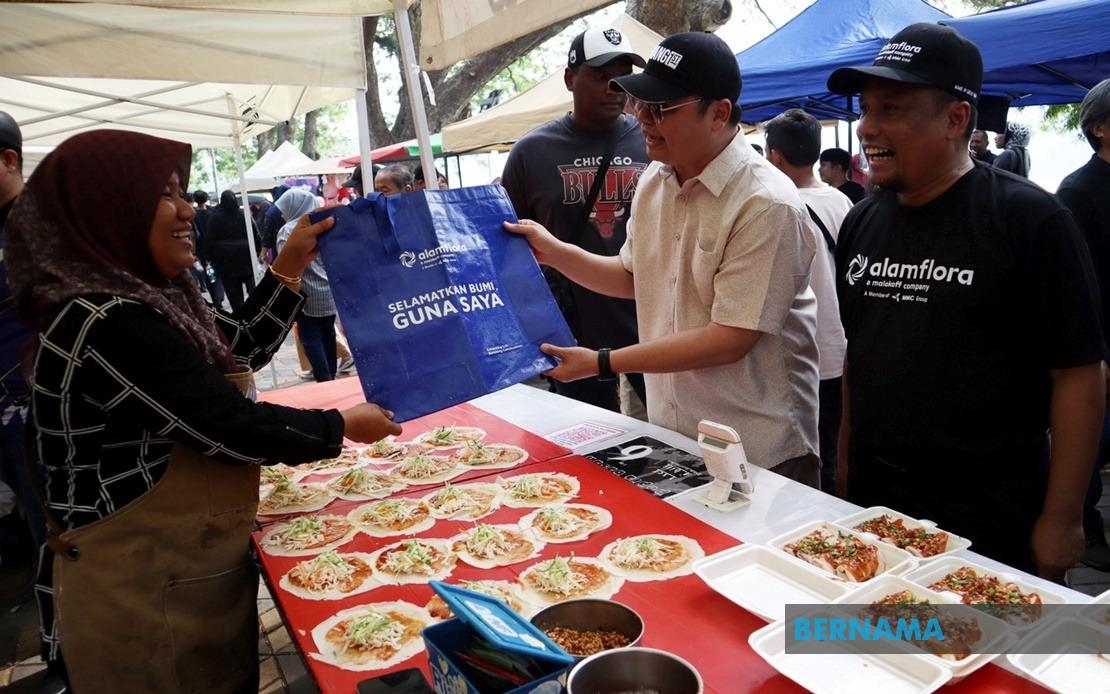 Alam Flora Launches Reusable Bag Campaign In Temerloh