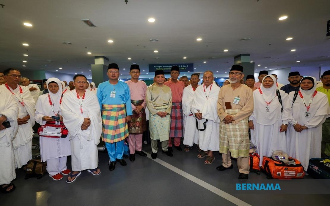Generous Individual Makes 69-year-old Woman's Haj Dream Come True