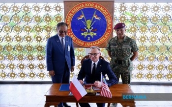 Polish President Visits 2nd Royal Armoured Corps Regiment In Port Dickson