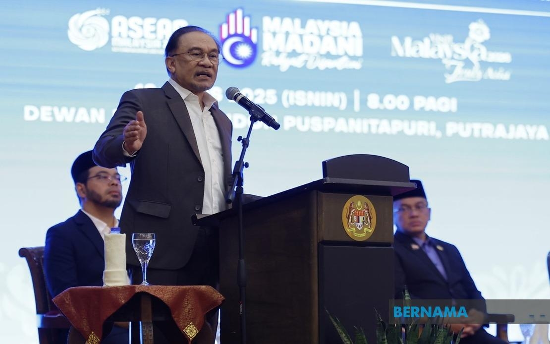 PM Anwar Cautions Against ‘AI Productivity Paradox' In Digital Transformation