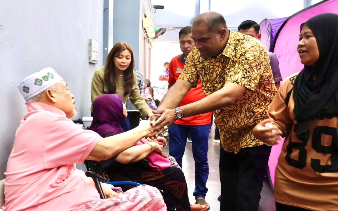 Floods: Ramanan Seeks Emergency Supply Centre In Sungai Buloh