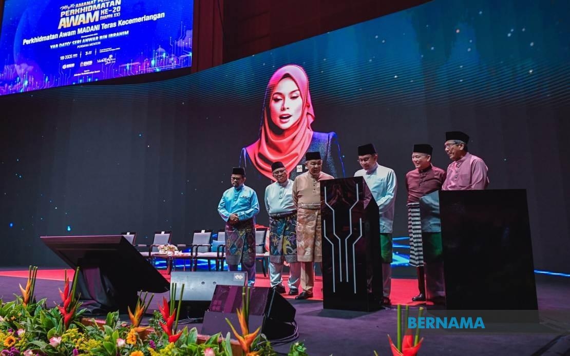 PM Appreciates Contributions, Sacrifices Of Civil Servants