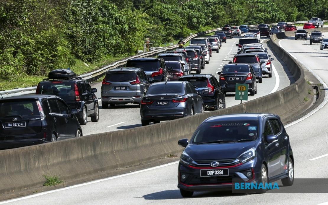 Aidiladha: Traffic Slow Moving On Major Highways, Getting Heavier On KLK Highway