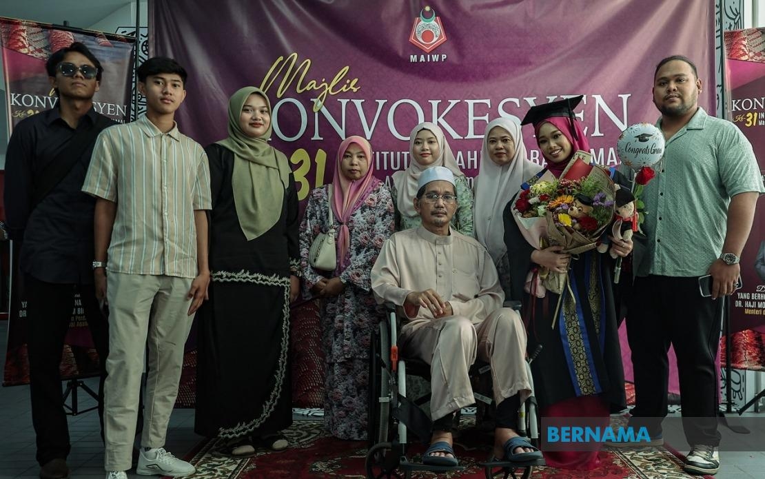 Health Issues No Obstacle To Nurul Allyssa Winning Minister's Special Award