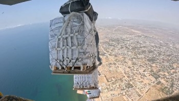 الإمارات تواصل الإنزال الجوي للمساعدات، وتُدخل 58 شاحنة لدعم غزة ضمن عملية "الفارس الشهم 3"