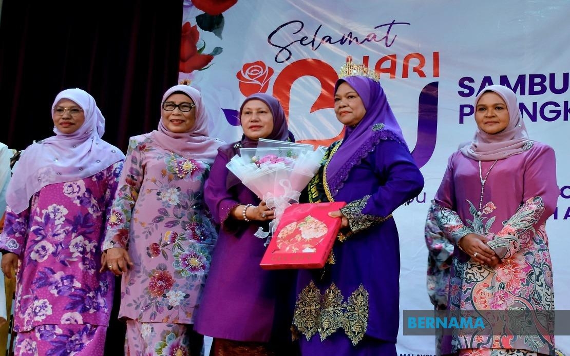 Mother's Day Award Recipient Who Addressed Children As ‘Professor', ‘Engineer' Wins At Life