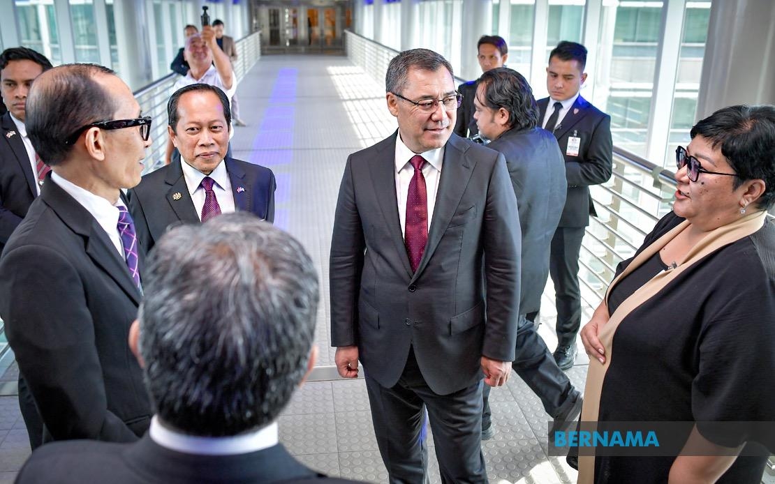 Kyrgyz President Visits Petronas Twin Towers