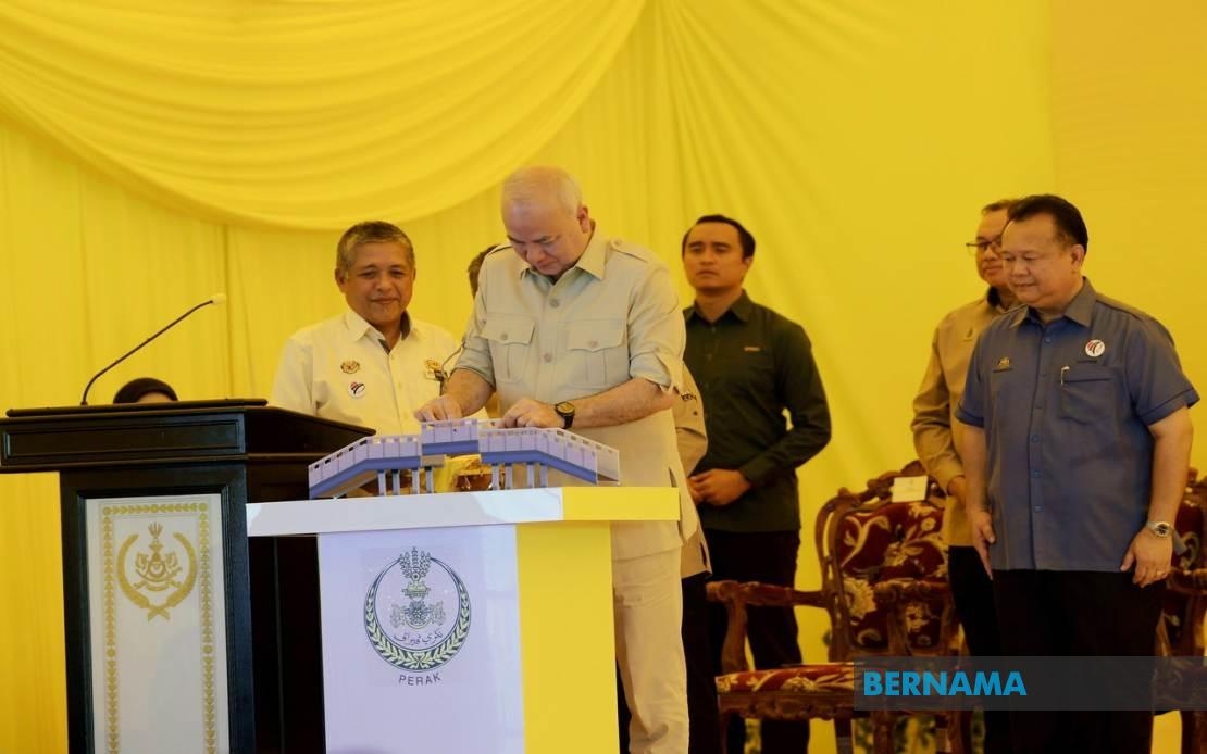 Sultan Of Perak Opens Sultan Muzzaffar Shah Bridge