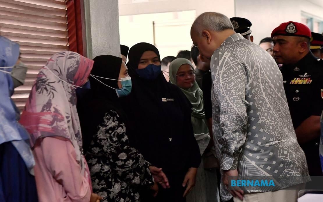FRU Truck Crash: Sultan Nazrin Visits Personnel Treated At HTI, Meets Family Members