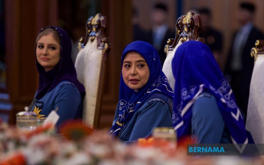 Queen Officiates Girl Guides Association Conference, AGM