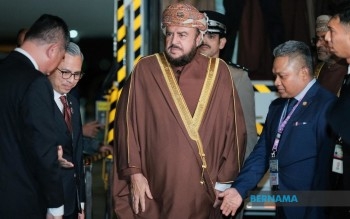 Sheikh Tamim, Sayyid Asaad Land In KL For ASEAN-GCC Summit