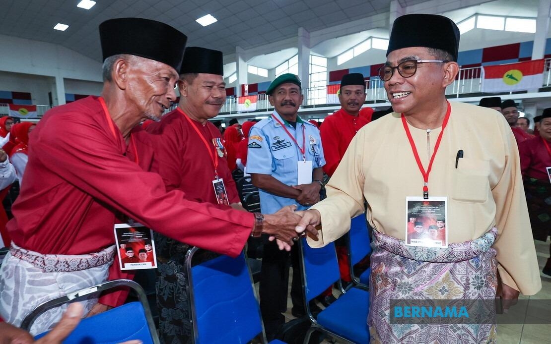 UMNO To Consider Motion To Revoke Hishammuddin's Suspension