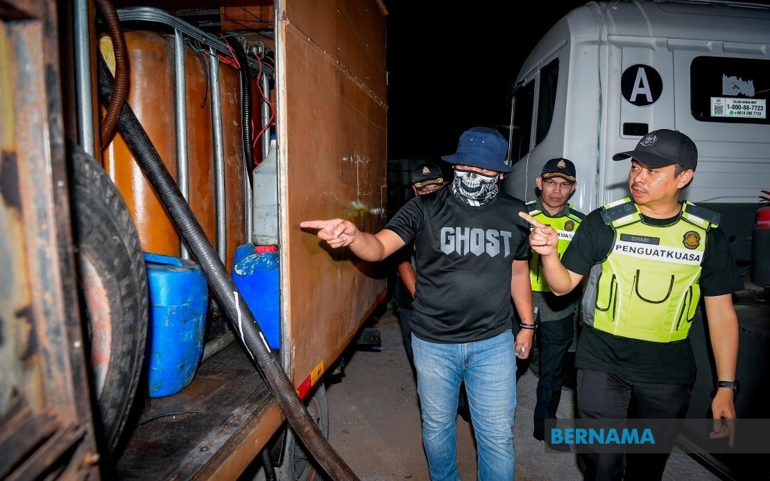 Selangor KPDN Detains Five Men Suspected Of Subsidised Diesel Fleet Card Fraud