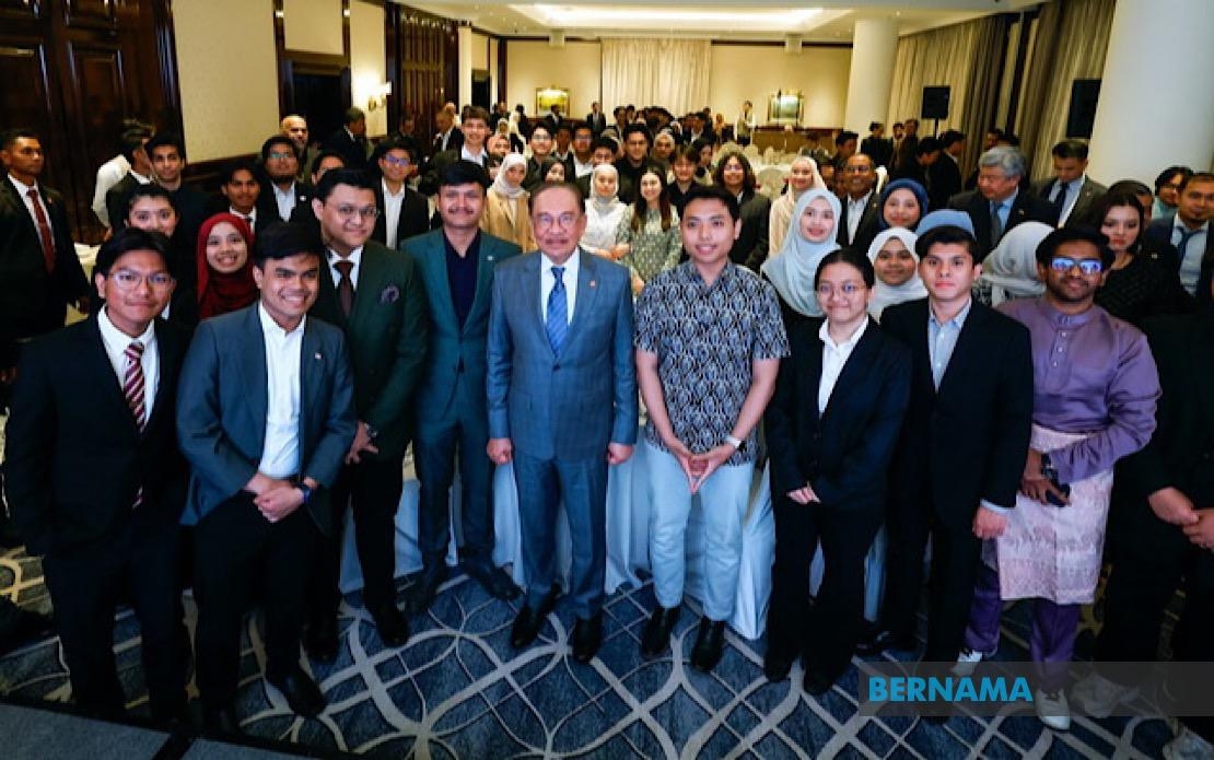 PM Anwar Vows Easier Voting Process For Malaysians Abroad