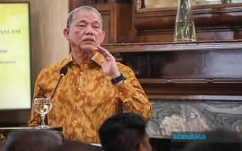 Building Of Multi-purpose Reservoirs To Address Flood Problems -- Fadillah