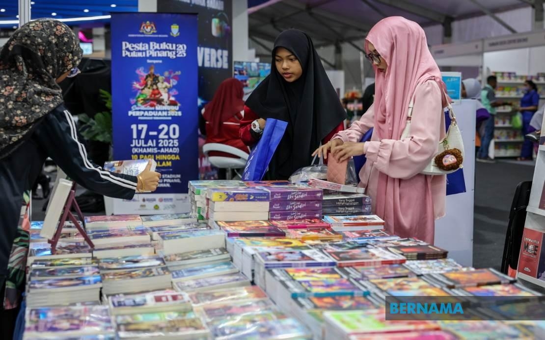 SMP 2025: Special Price, Discounts At Penang Book Fair Attract Students